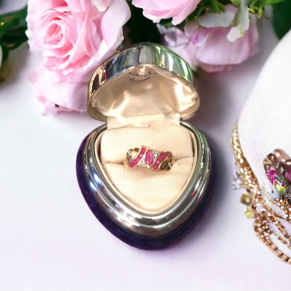 10k Gold diamond & Ruby ring w/appraisal - Picture 2 of 11